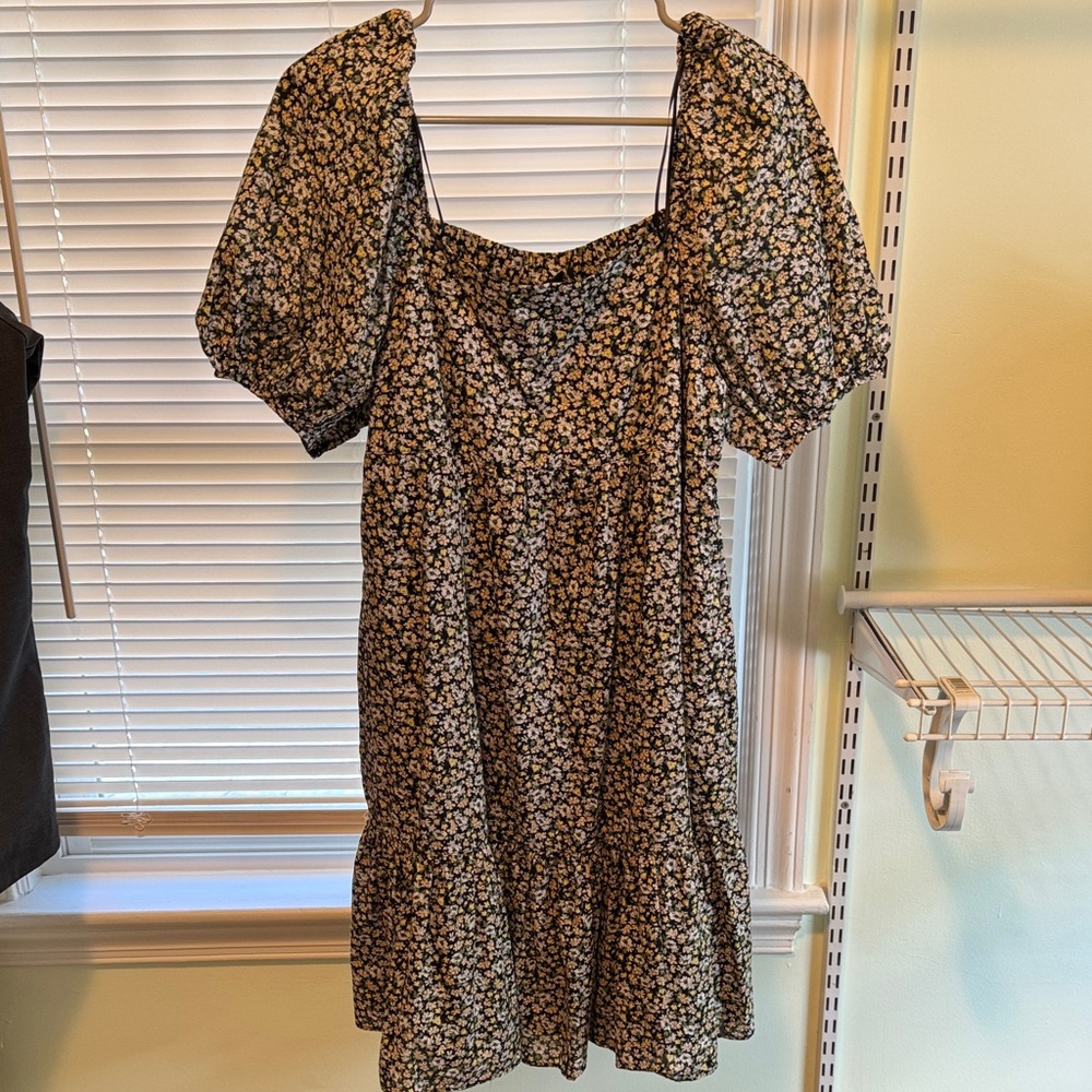Uniqlo Black and Cream Floral Mini Dress